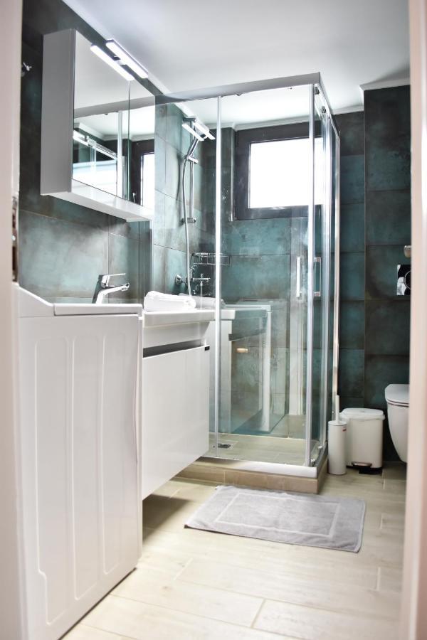 Βright Walled Designed Apt In Glyfada Center 雅典 外观 照片