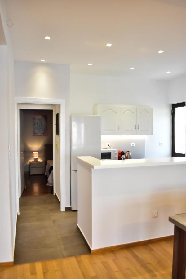 Βright Walled Designed Apt In Glyfada Center 雅典 外观 照片