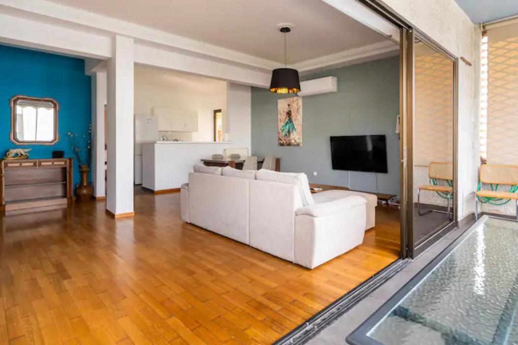 Βright Walled Designed Apt In Glyfada Center 雅典 外观 照片