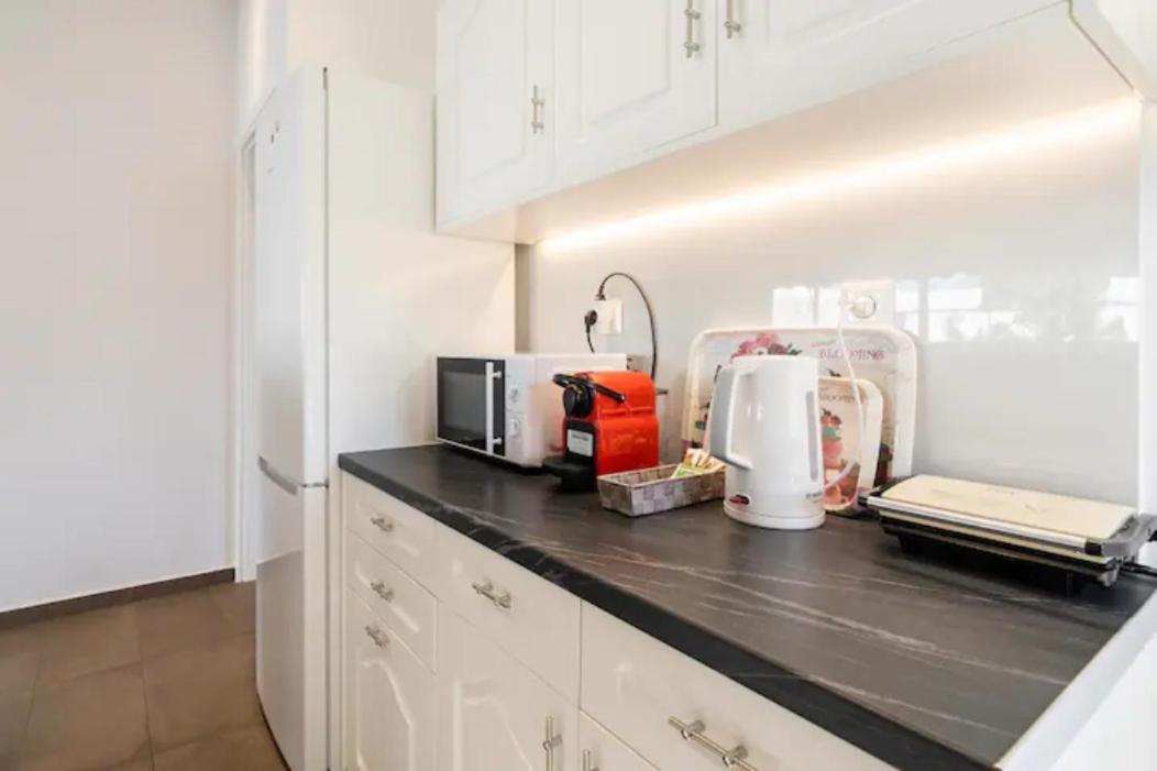Βright Walled Designed Apt In Glyfada Center 雅典 外观 照片
